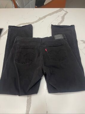 Levi's Black woman’s Straight Jeans with Signature Back Pockets